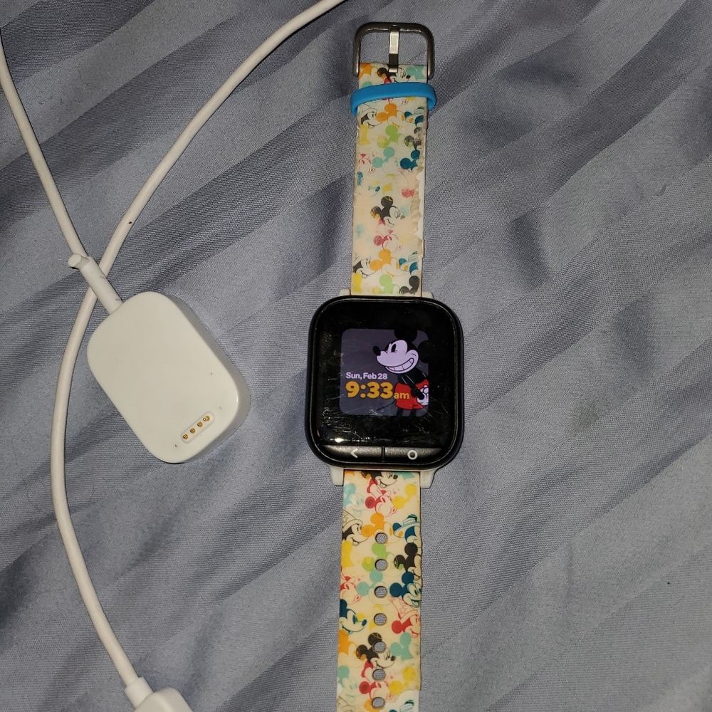 Verizon disney Gizmo watch